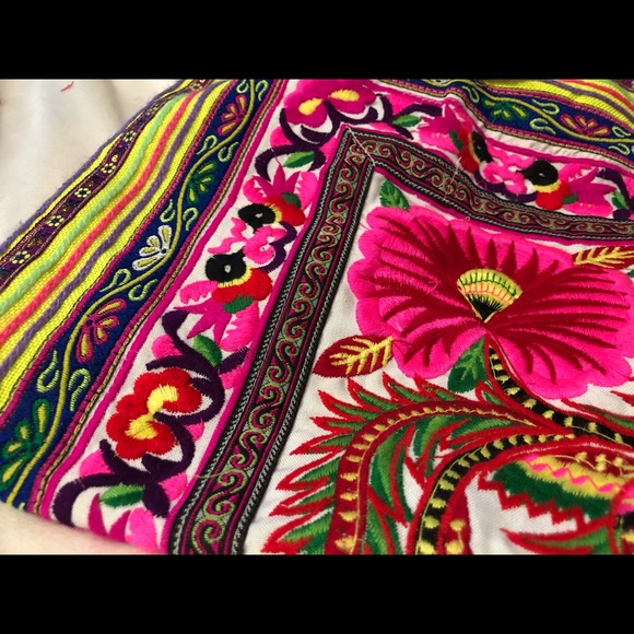 Multi-Colored Thread-Designed Bag - Picture 10 of 14